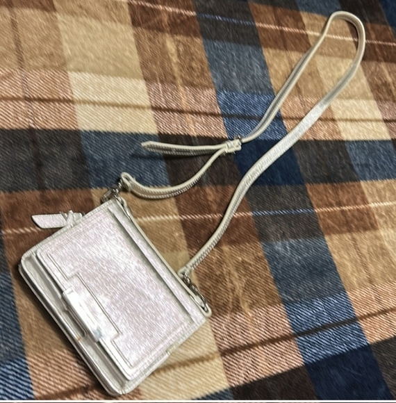 Vince Camuto Shimmering Silver Crossbody Wallet - Picture 13 of 16